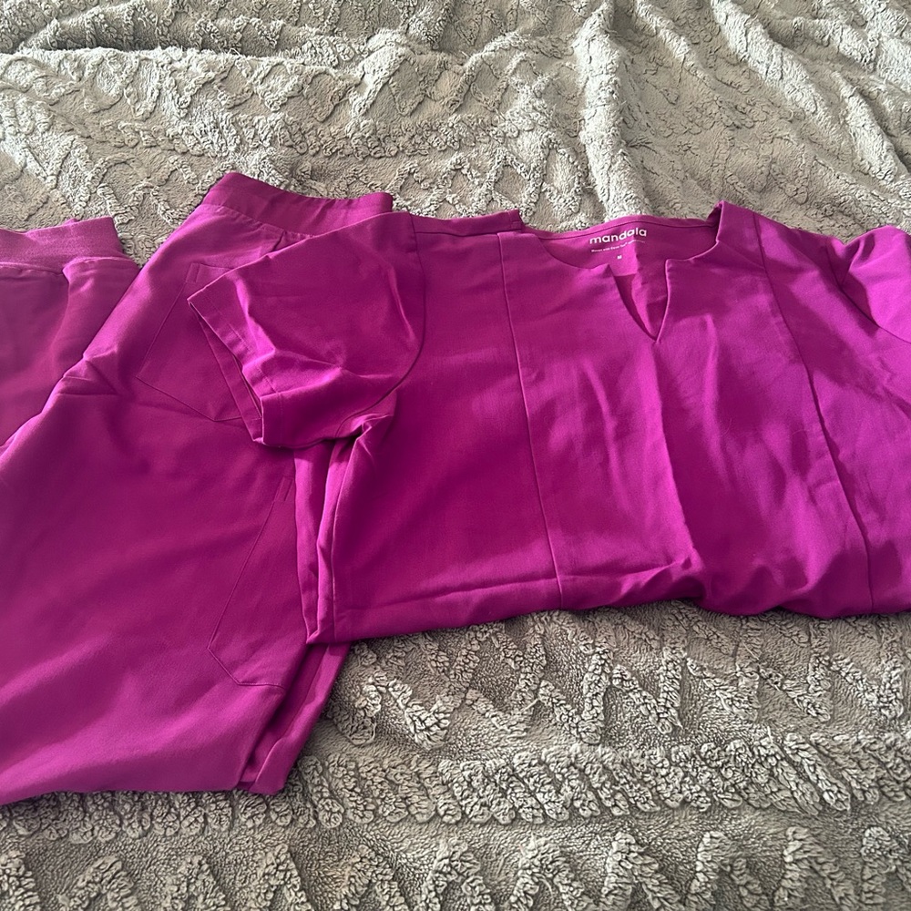 Mandala Fuchsia Scrub Set